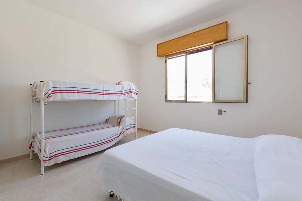 2 bedrooms, bed sheets