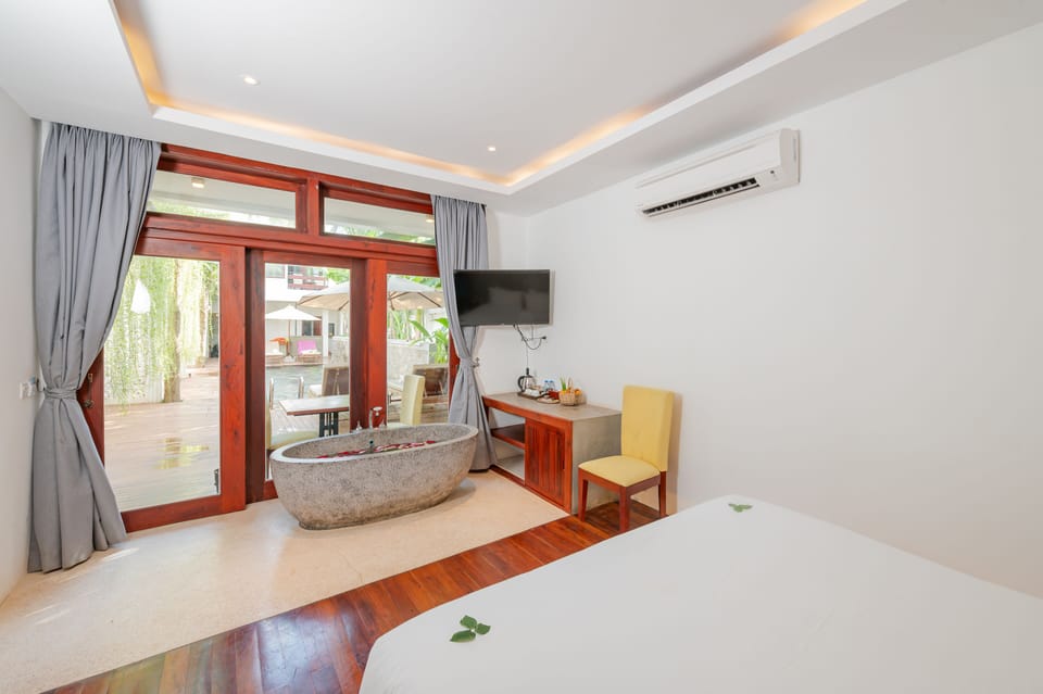 Grand Studio Suite | In-room safe, individually decorated, individually furnished, desk