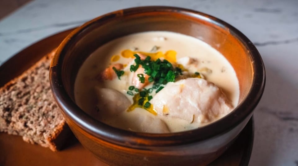 Breakfast, lunch, dinner served; Regional cuisine 