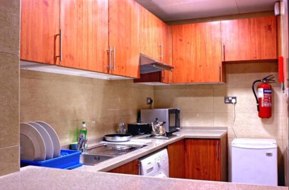 Fridge, microwave, oven, coffee/tea maker