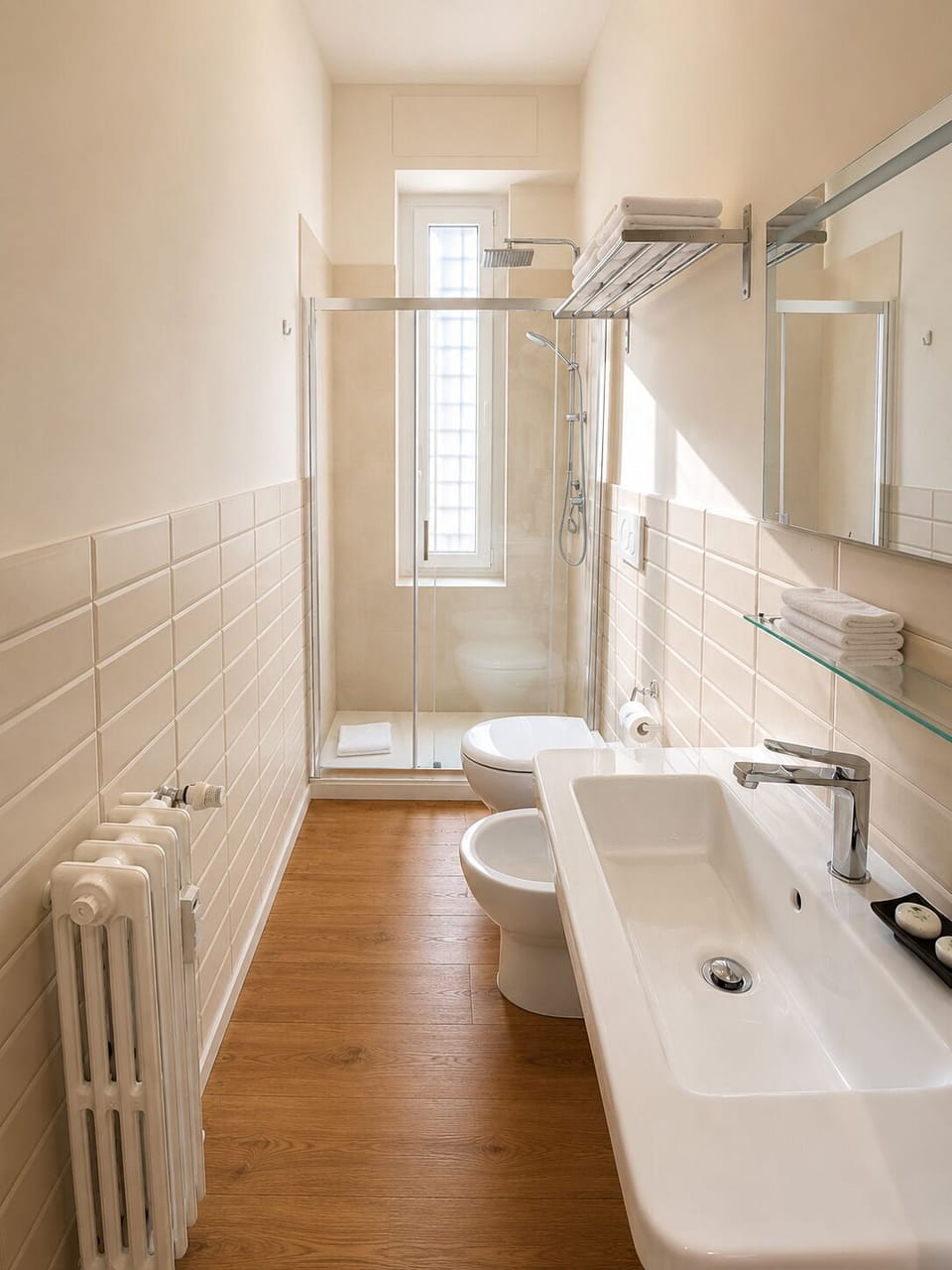Double Room | Bathroom | Shower, free toiletries, hair dryer, slippers