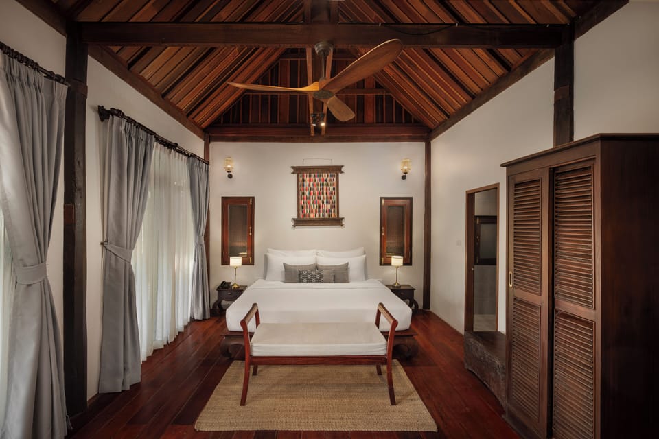 Overwater Bungalow | Minibar, in-room safe, desk, blackout drapes