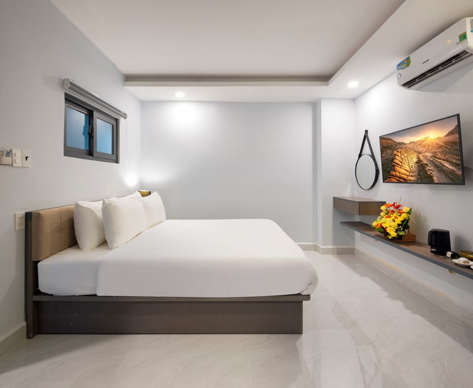 Premier Double Room | Minibar, in-room safe, desk, soundproofing