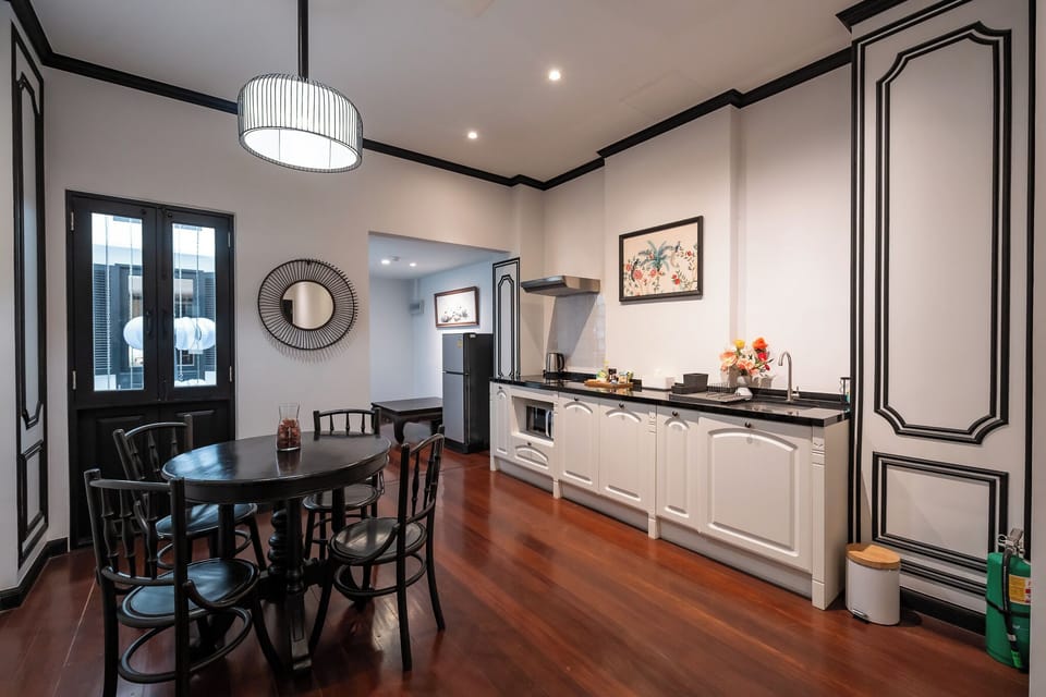 Superior Studio | Private kitchen | Fridge, microwave, cookware/dishes/utensils, cleaning supplies