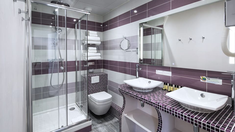 Shower, free toiletries, hair dryer, towels