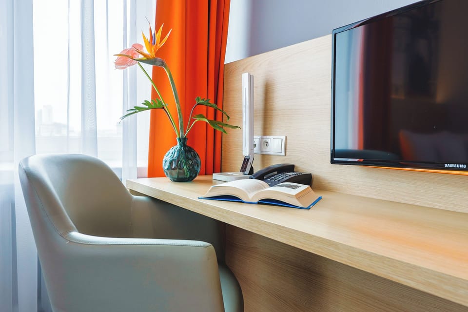 Standard Double Room | In-room safe, desk, laptop workspace, blackout drapes
