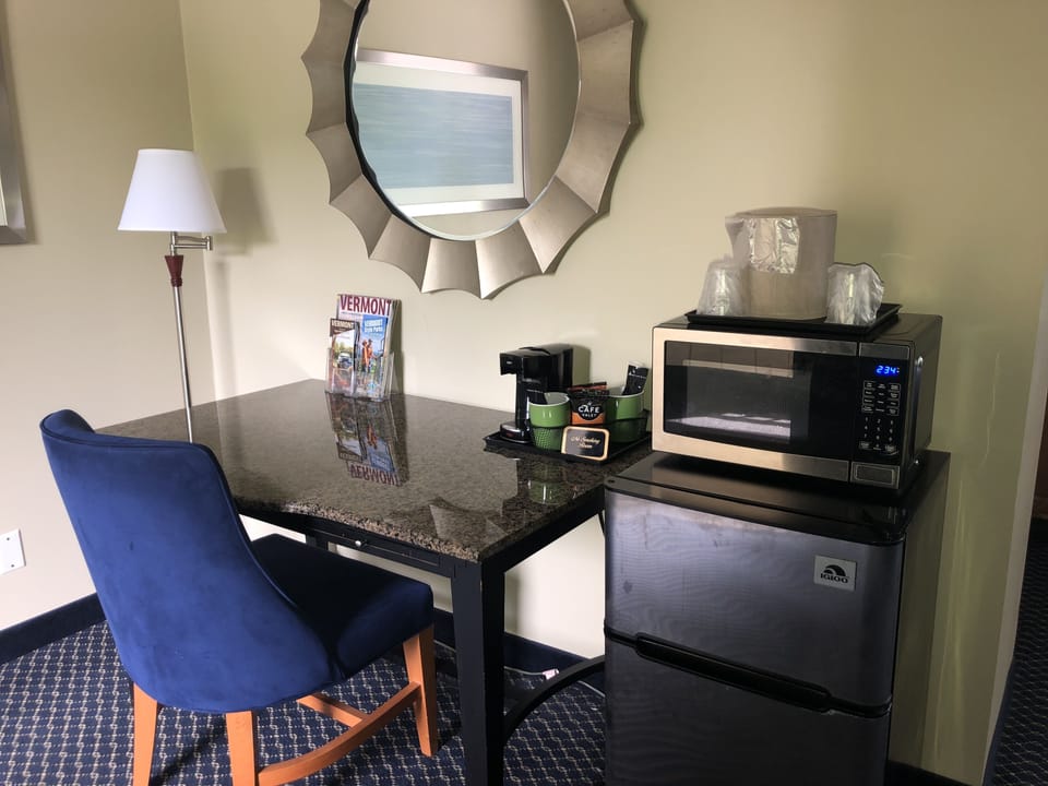Standard Room, 2 Double Beds | Blackout drapes, WiFi (free), bed sheets