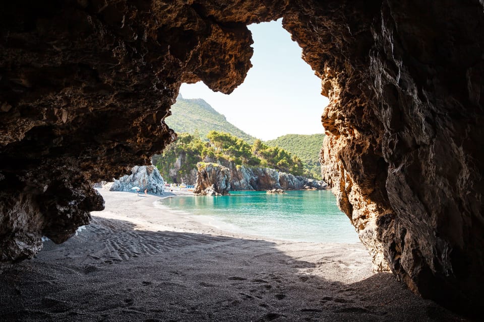 Private beach nearby, black sand, free beach shuttle, beach umbrellas