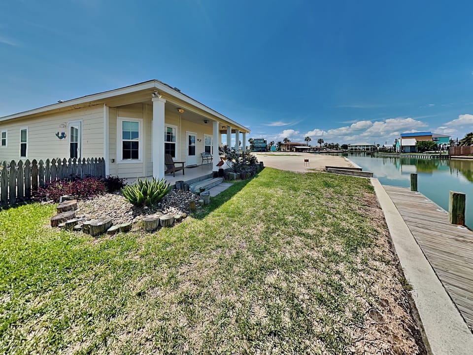 House (4 Bedrooms) | Front of property