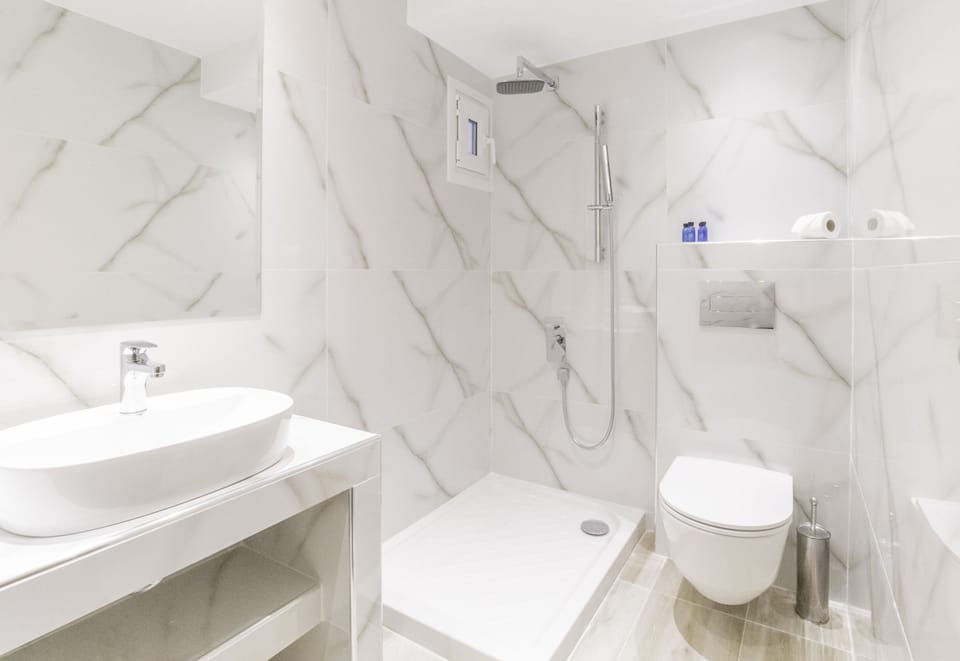 Premium Double Room | Bathroom | Shower, hair dryer, slippers, towels