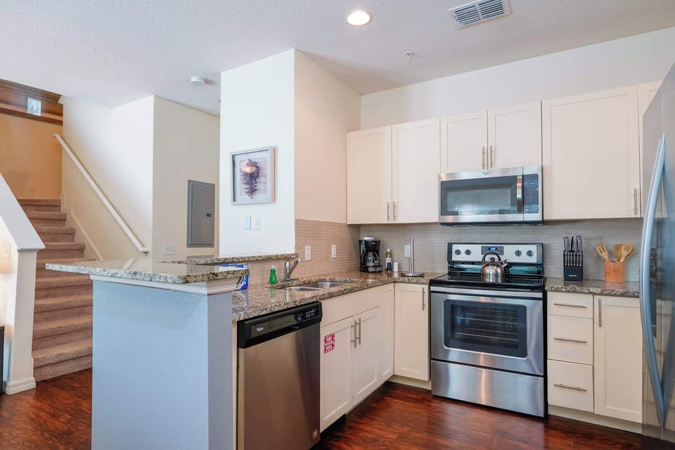 House, Multiple Beds, Kitchen, Garden View (Making Memories in Orlando) | Private kitchen | Fridge, microwave, oven, stovetop