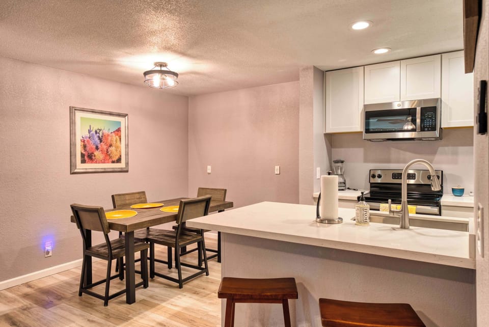 Condo, Multiple Beds, Balcony (Thomas Road Treasure) | Dining