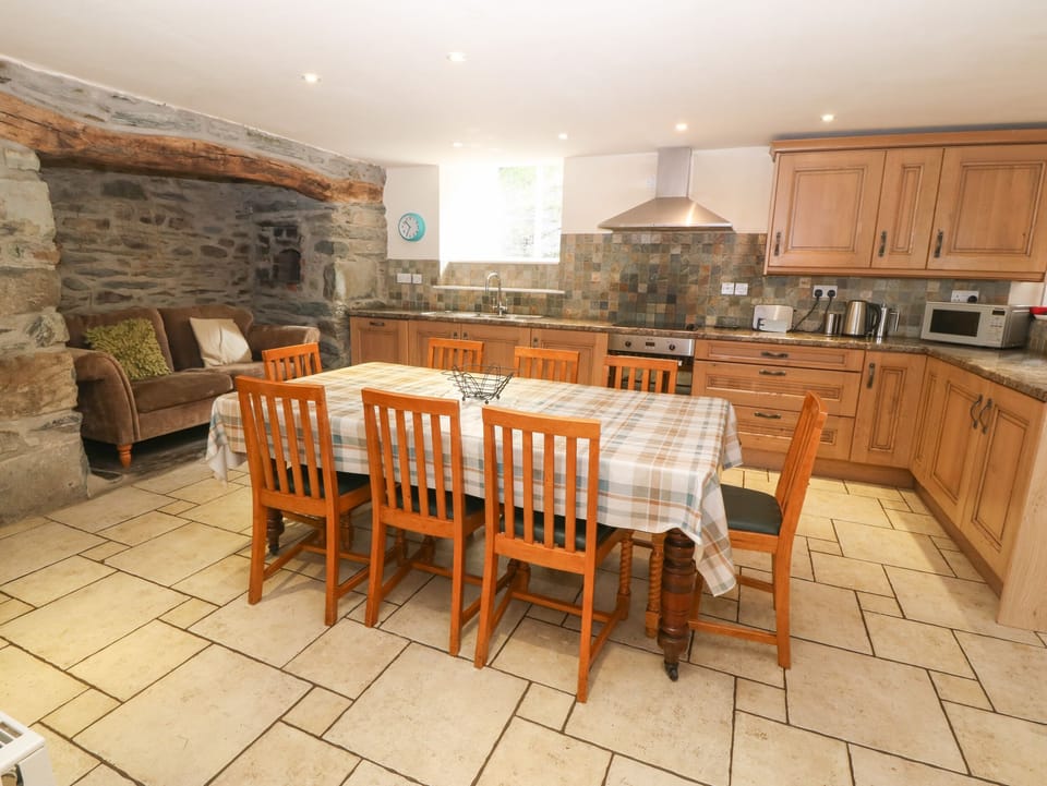 Fridge, dishwasher, electric kettle, toaster