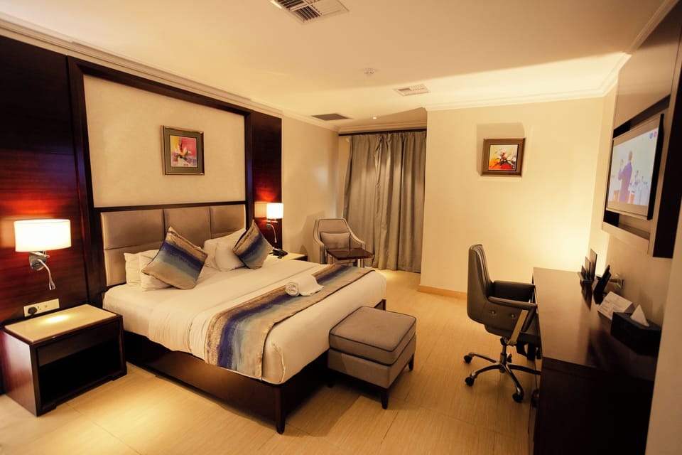 Standard Room | In-room safe, individually decorated, individually furnished, desk