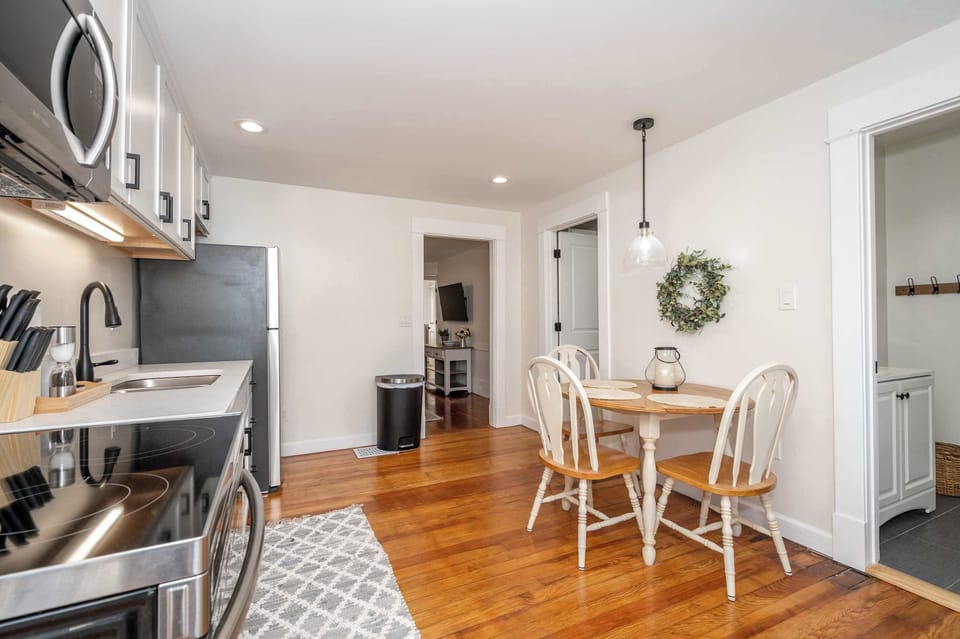 Condo, 1 Queen Bed, Fireplace | Private kitchen | Fridge, microwave, oven, stovetop
