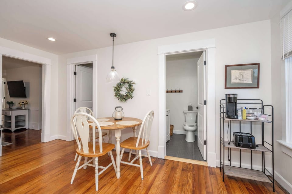 Condo, 1 Queen Bed, Fireplace | Dining