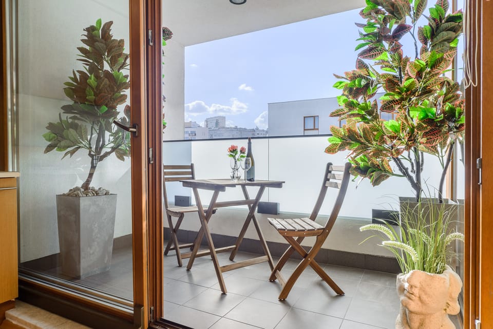 Comfort Apartment | 1 bedroom, laptop workspace, blackout drapes, iron/ironing board