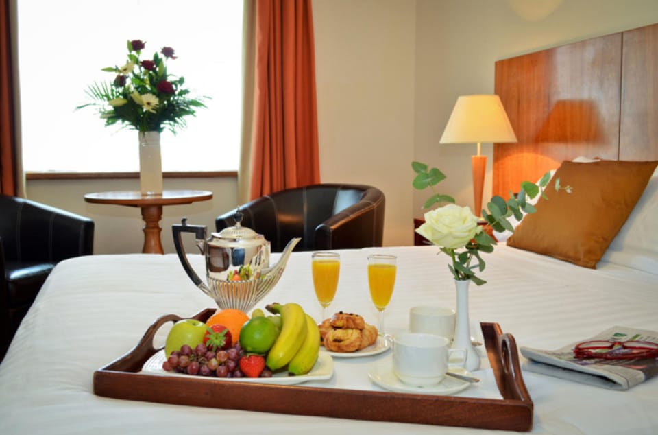 Premium bedding, in-room safe, desk, iron/ironing board