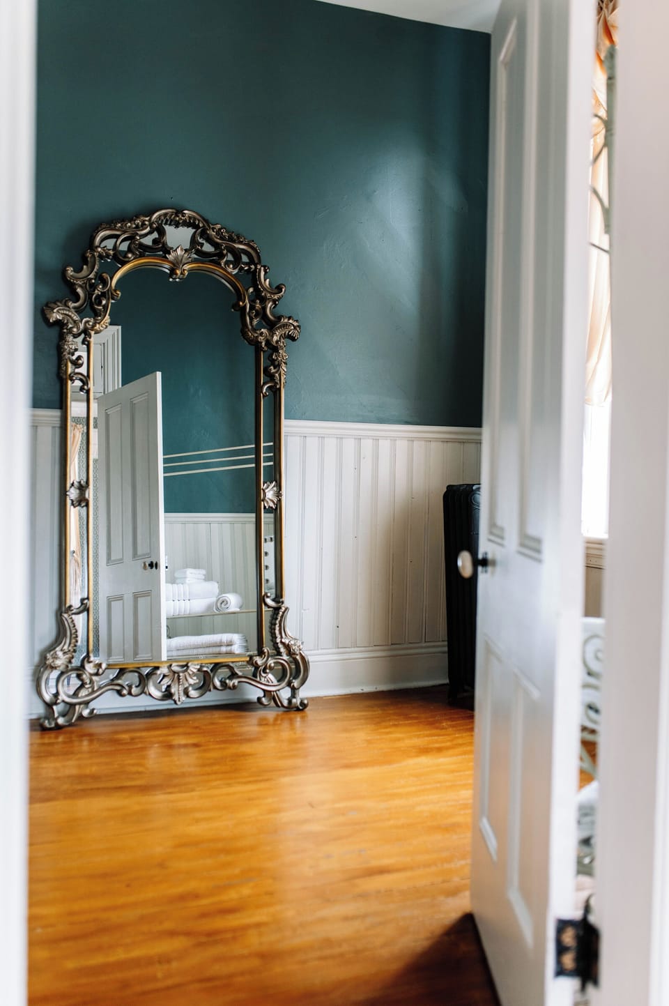 Luxury Room | Bathroom | Combined shower/tub, deep soaking tub, free toiletries, hair dryer