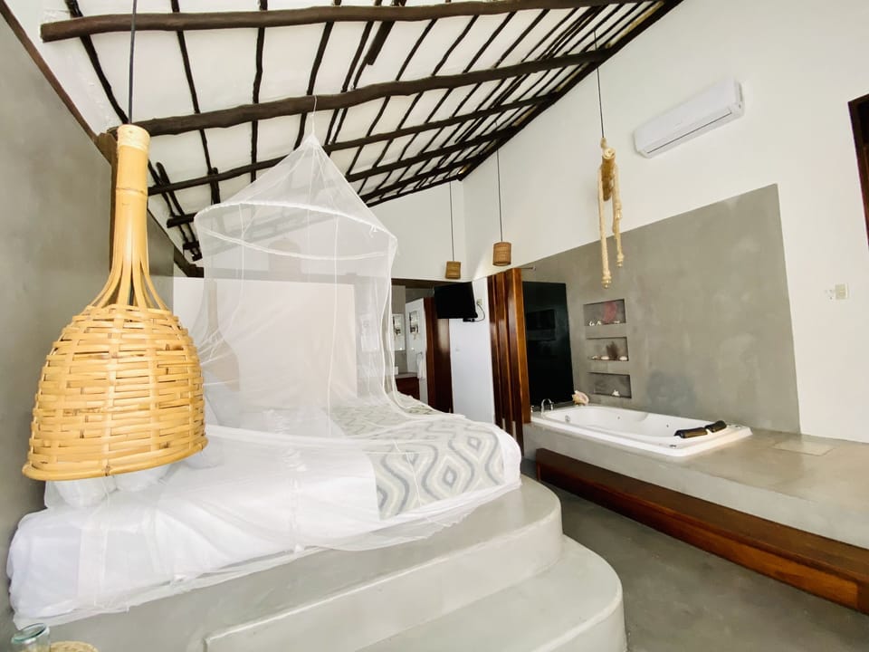 Honeymoon Room | In-room safe, desk, laptop workspace, WiFi (free)
