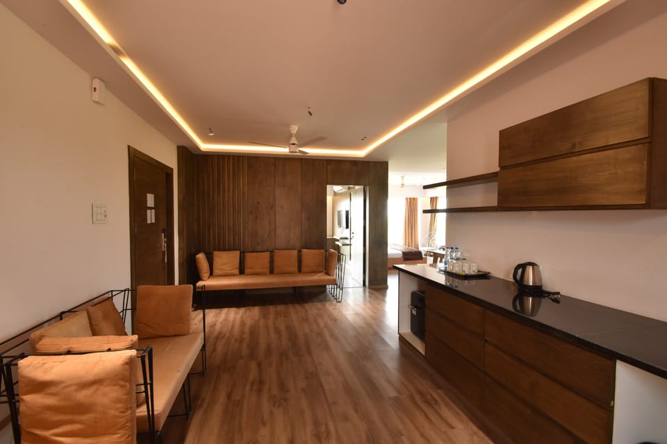 Luxury Studio Suite | Living area | 32-inch LED TV with digital channels, TV