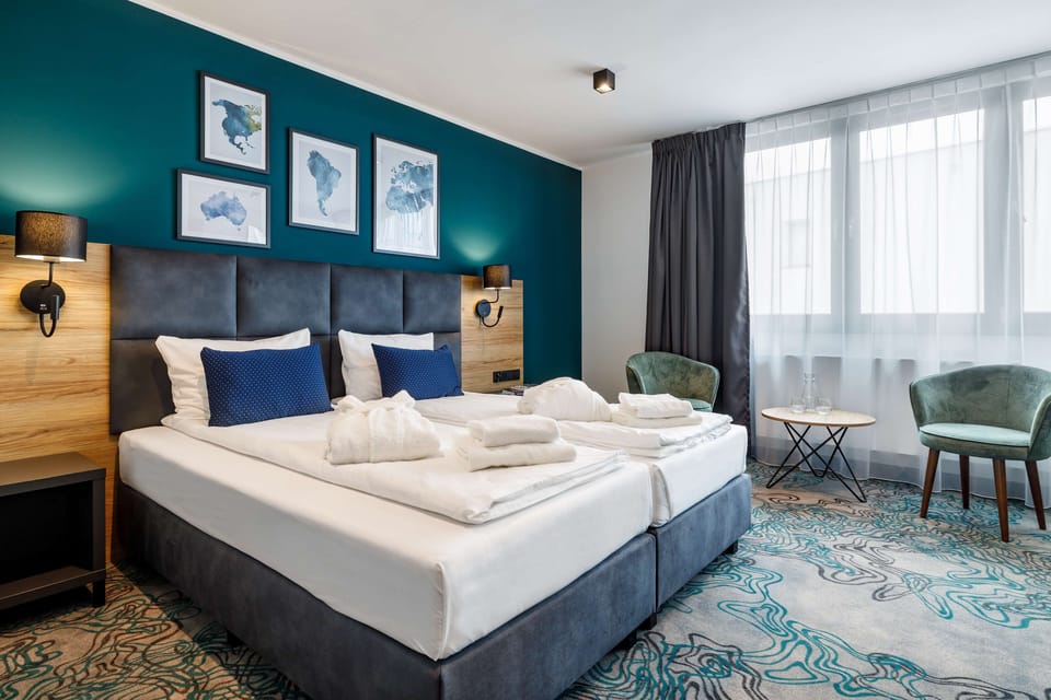 Hypo-allergenic bedding, in-room safe, desk, laptop workspace