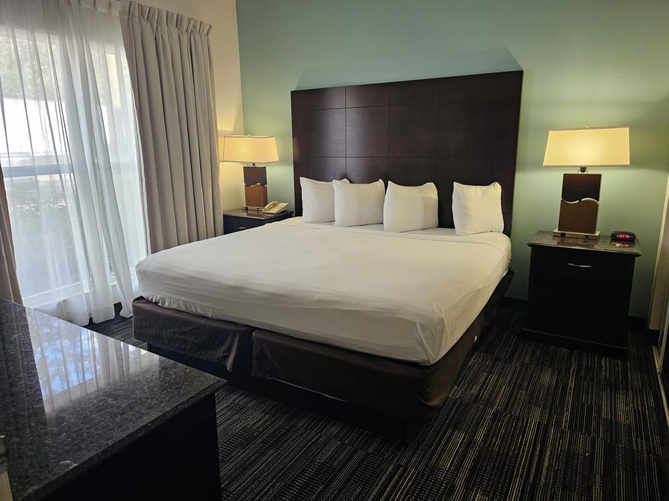 In-room safe, desk, iron/ironing board, bed sheets
