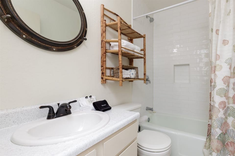 Coastal Charm by Miss Kitty’s Apartment in Texas