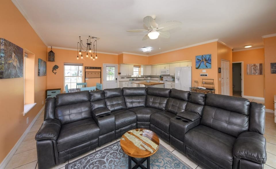 House (3 Bedrooms) | Property amenity