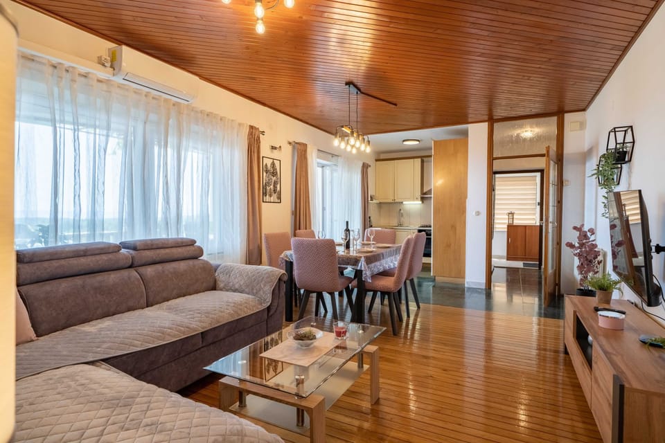 House (3bedroom holiday home,jacuzzi) | Living room | 25-inch flat-screen TV with satellite channels, TV