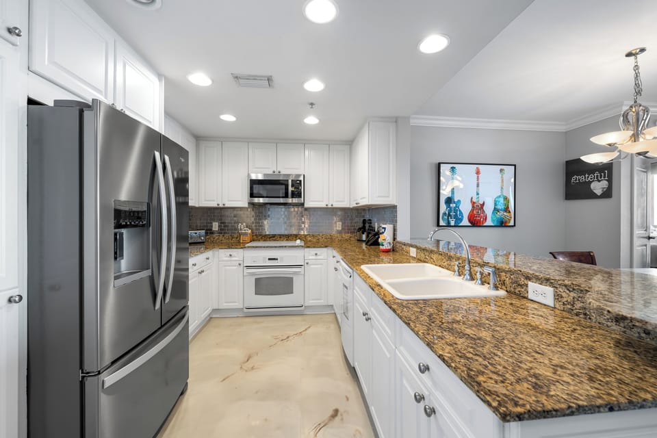 Classic Condo, 2 Bedrooms, Balcony | Private kitchen | Fridge, microwave, oven, stovetop