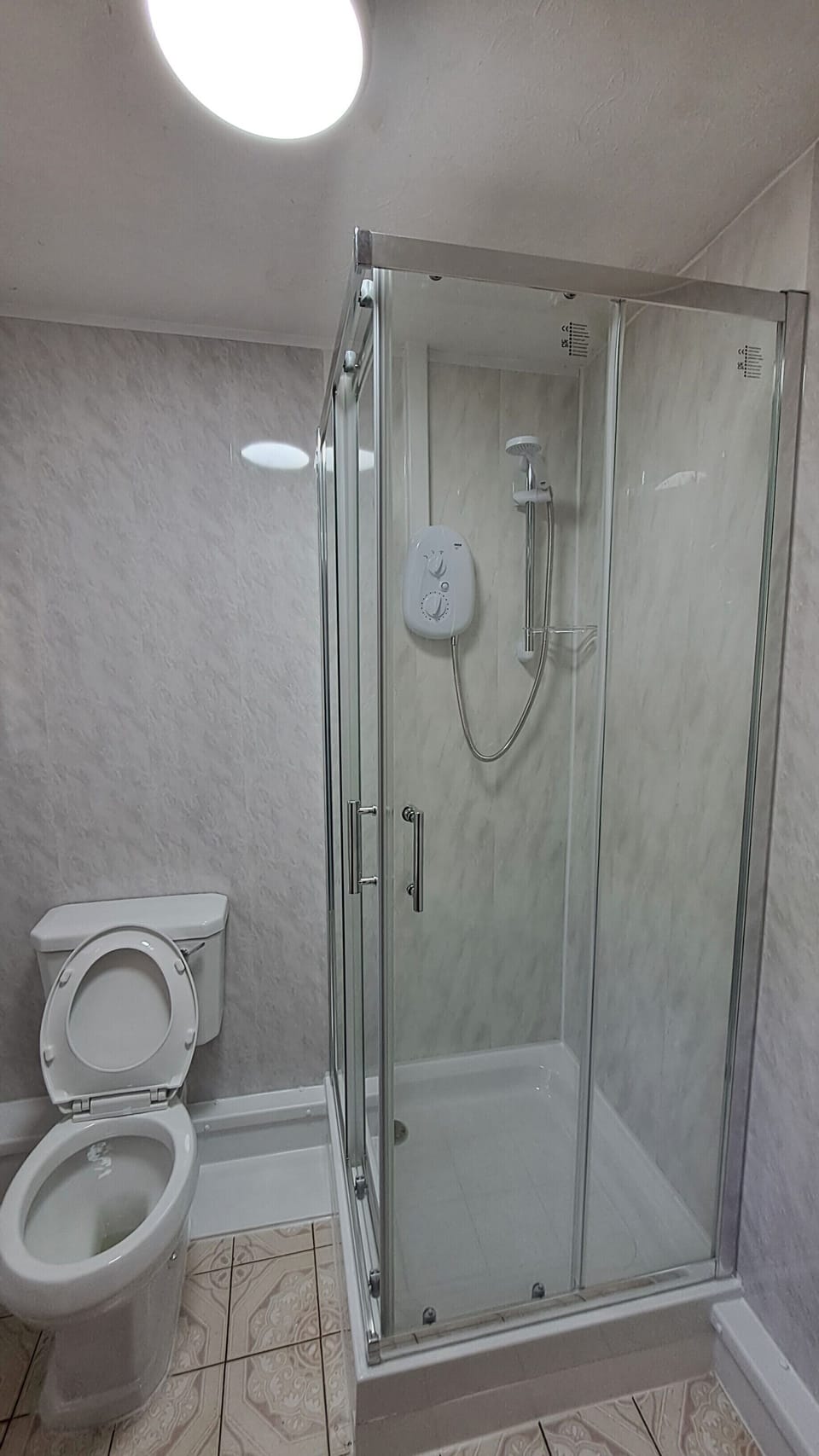 Triple Room | Bathroom | Shower, hair dryer, towels, soap