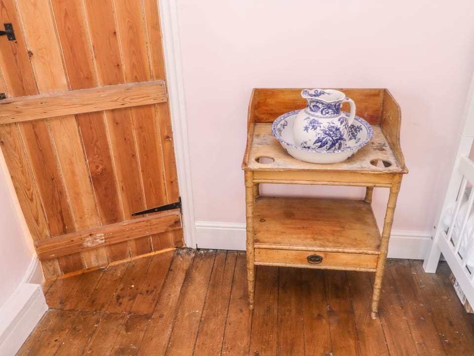 4 bedrooms, individually decorated, individually furnished, free WiFi