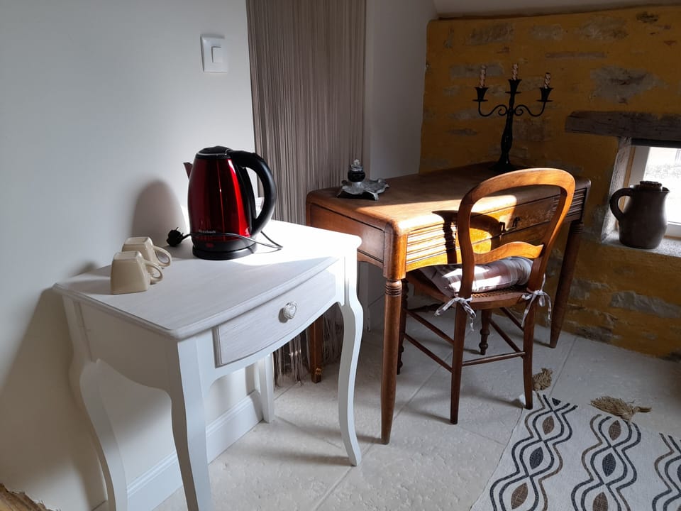 Basic Double Room | Travel crib, free WiFi, bed sheets