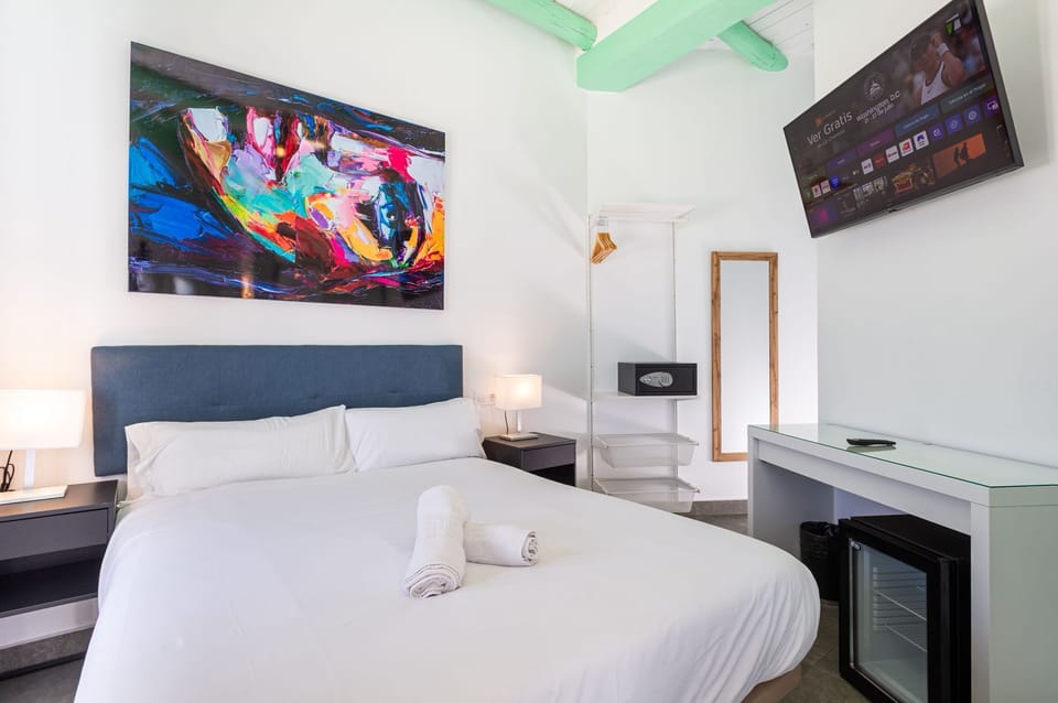 Comfort Double Room Single Use | Soundproofing, free WiFi, bed sheets