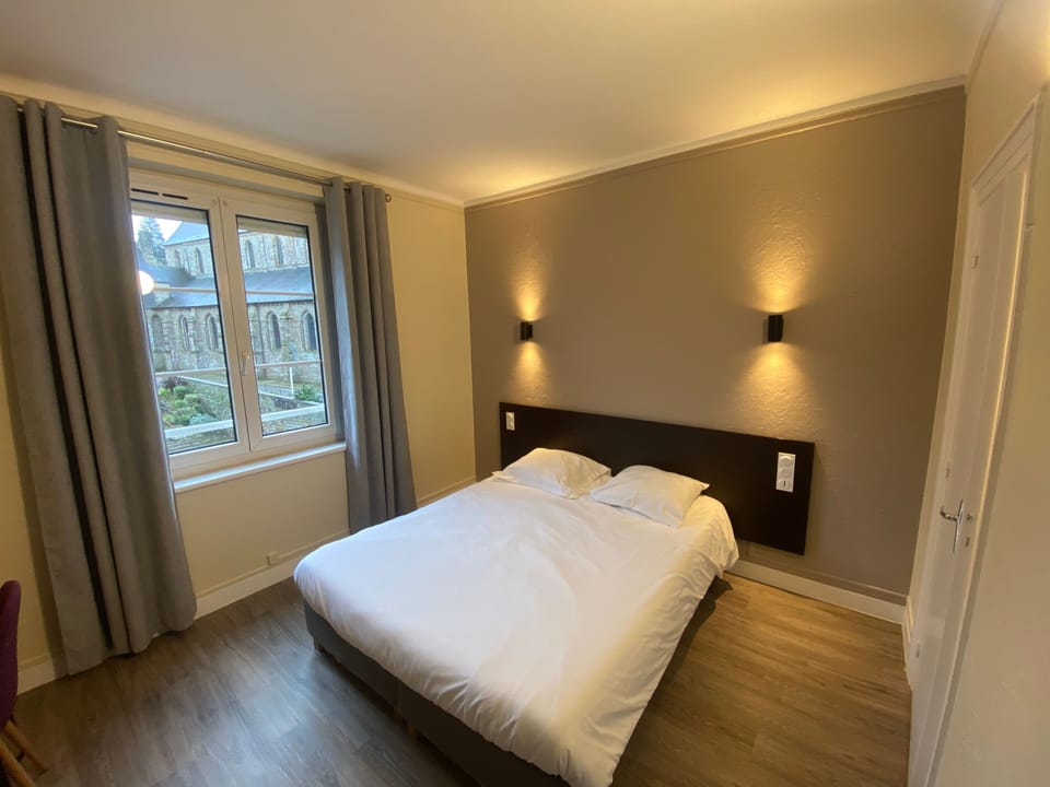 Basic Room | Desk