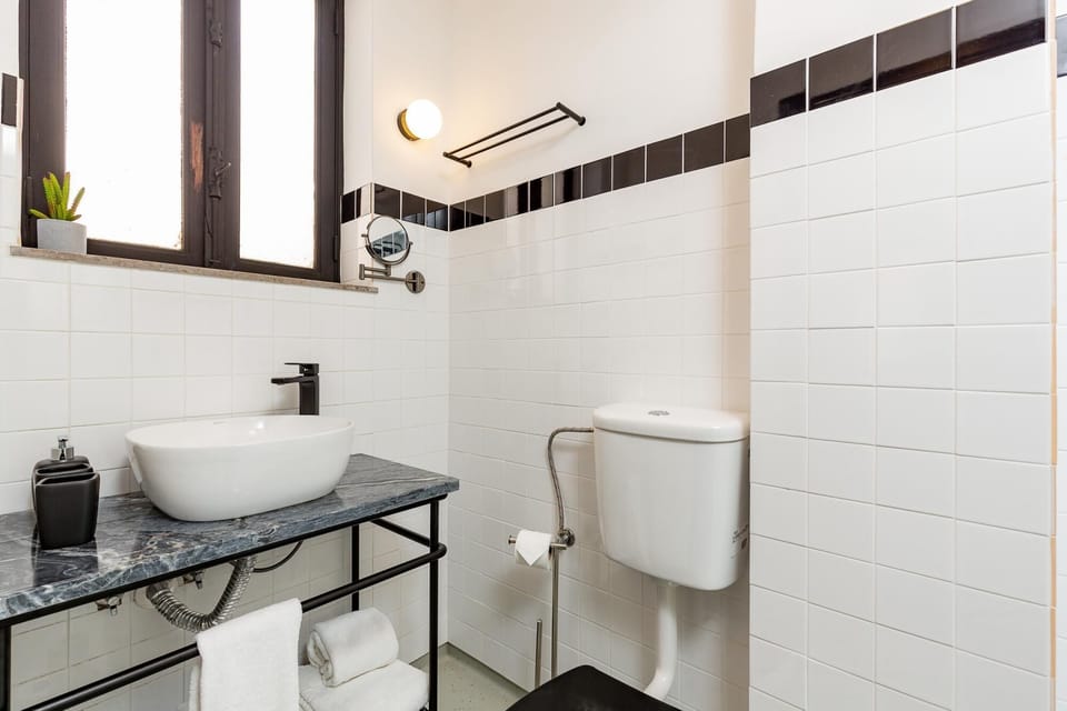 Santa Catarina 1E in Oporto Apartment in Porto