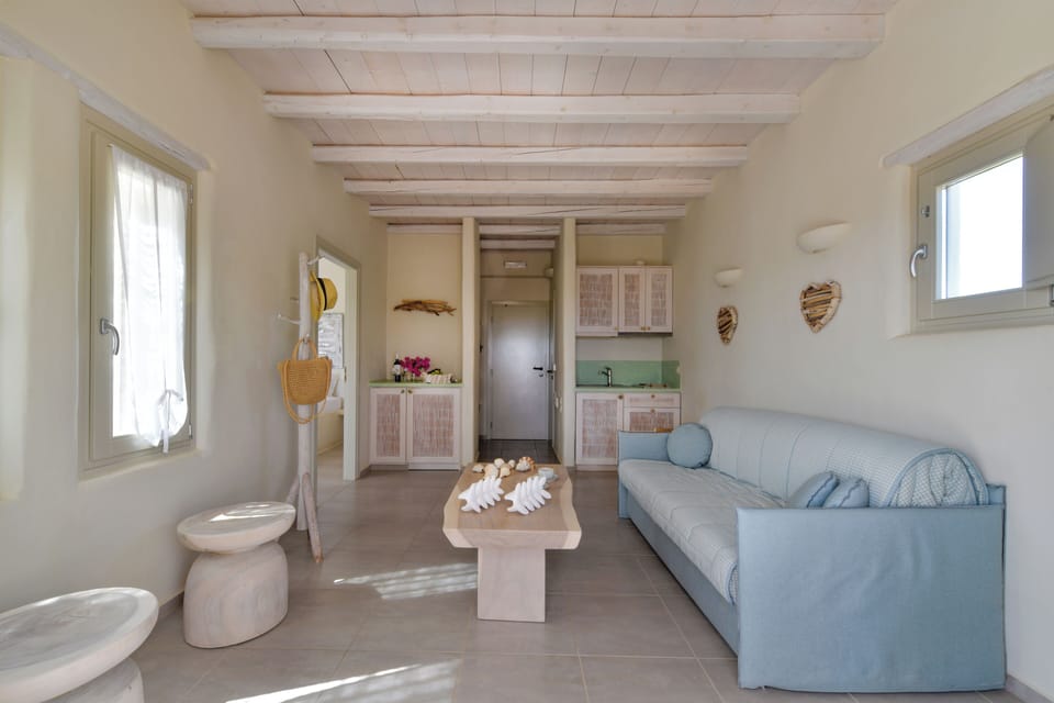 In-room safe, soundproofing, iron/ironing board, free WiFi