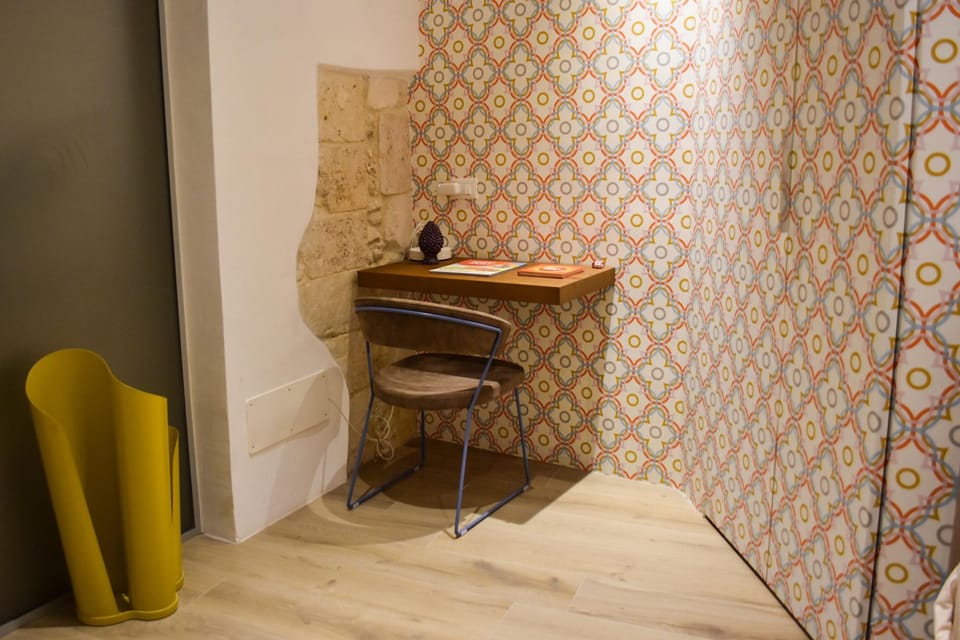 House | 2 bedrooms, desk