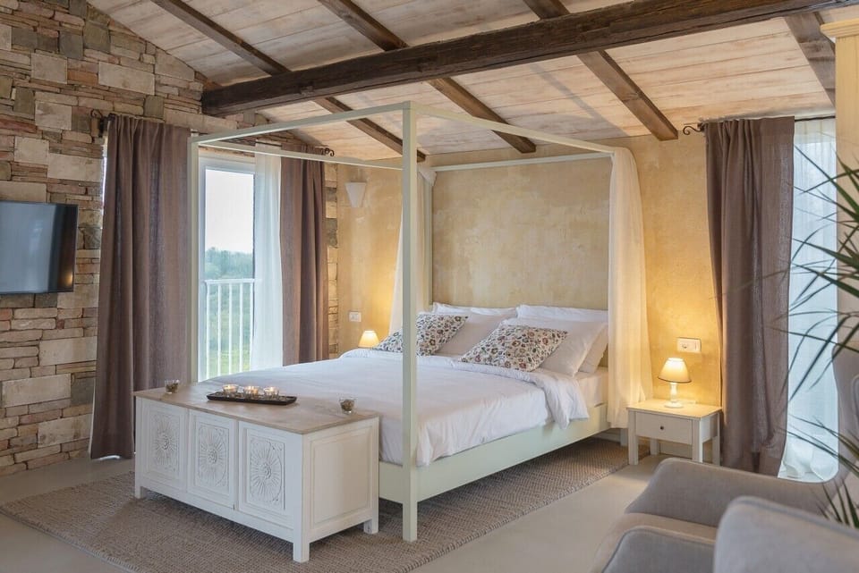 Deluxe Double Room | Free WiFi, bed sheets