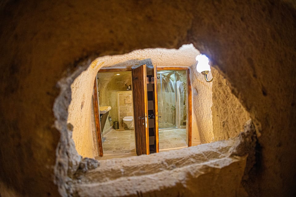 Honeymoon Suite, 1 King Bed, Jetted Tub | Bathroom | Designer toiletries, hair dryer, slippers, towels