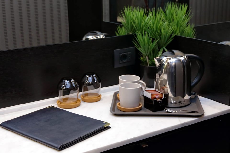 Minibar, in-room safe, laptop workspace, blackout drapes