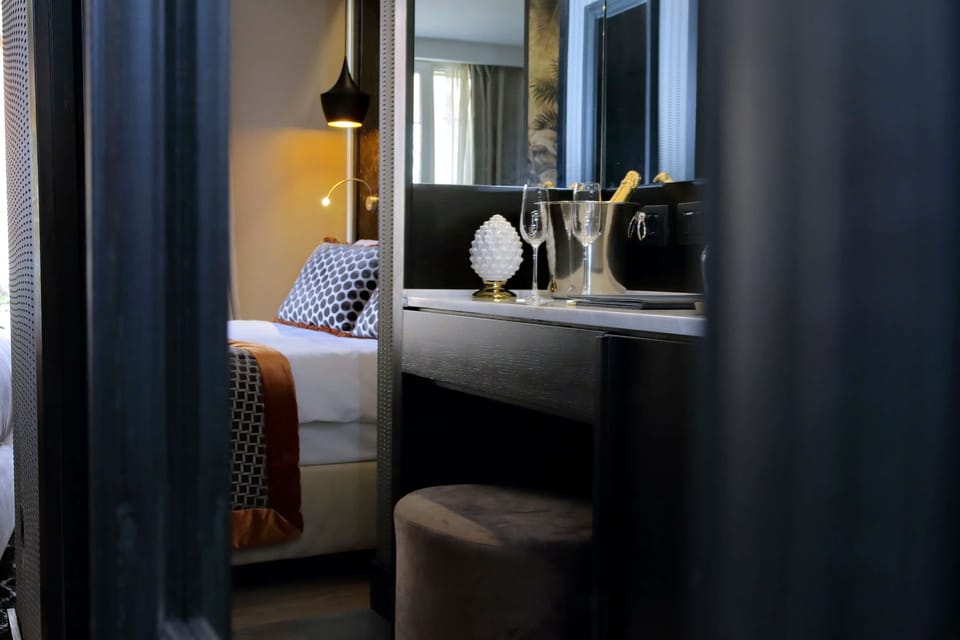 Minibar, in-room safe, individually decorated, individually furnished