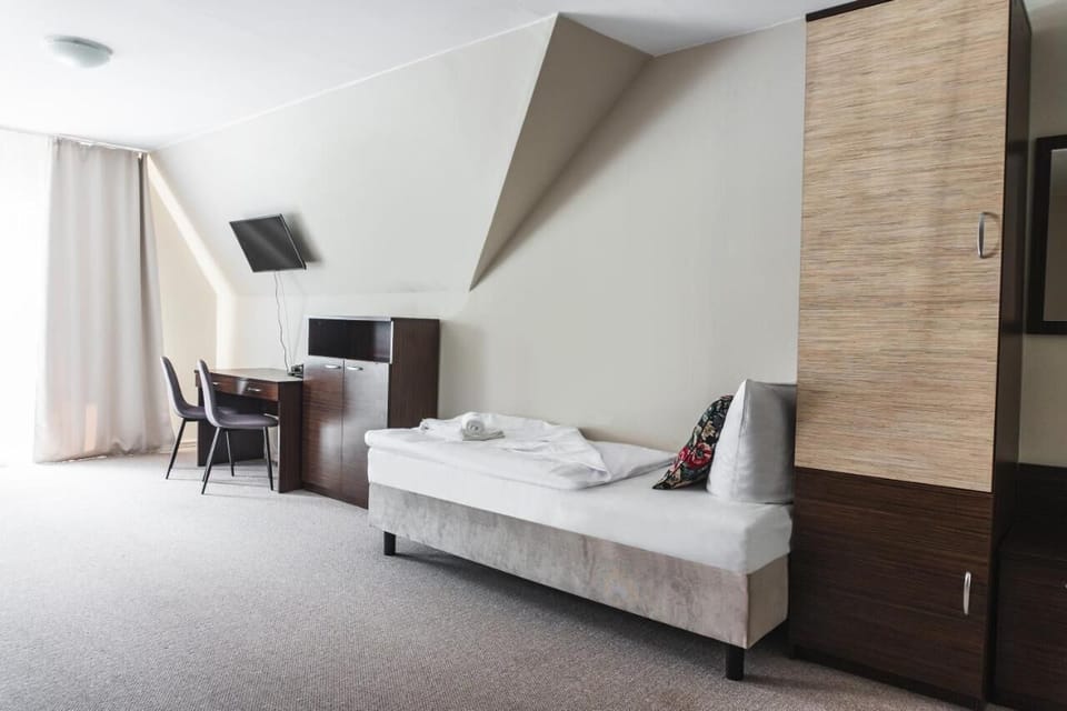 Family Room | WiFi (free), bed sheets