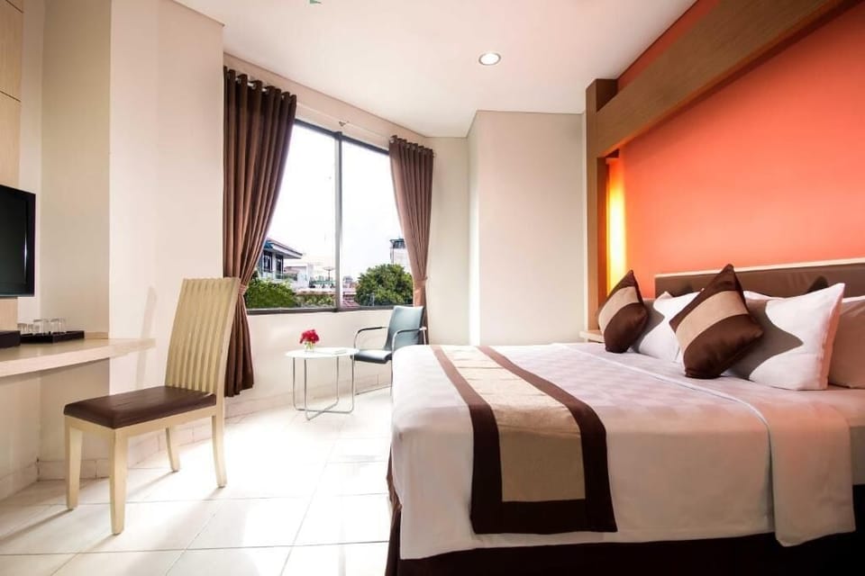 In-room safe, desk, soundproofing, free WiFi