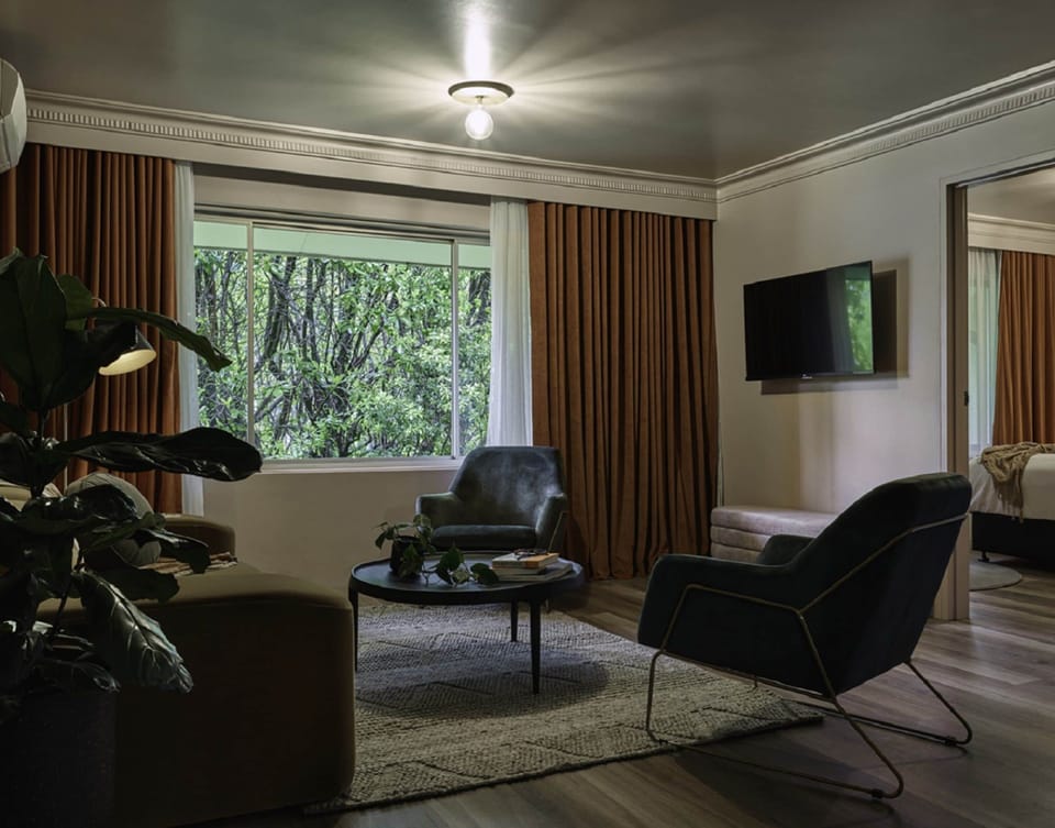 Two Bedroom Suite - Gunnadoo | Premium bedding, blackout drapes, iron/ironing board, WiFi (free)
