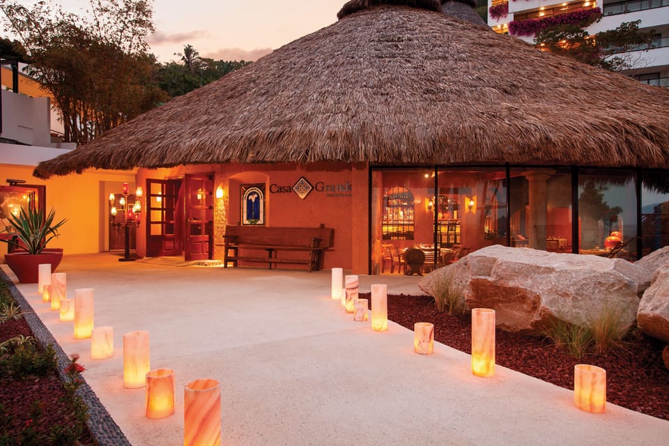 5 restaurants; breakfast, lunch, and dinner served