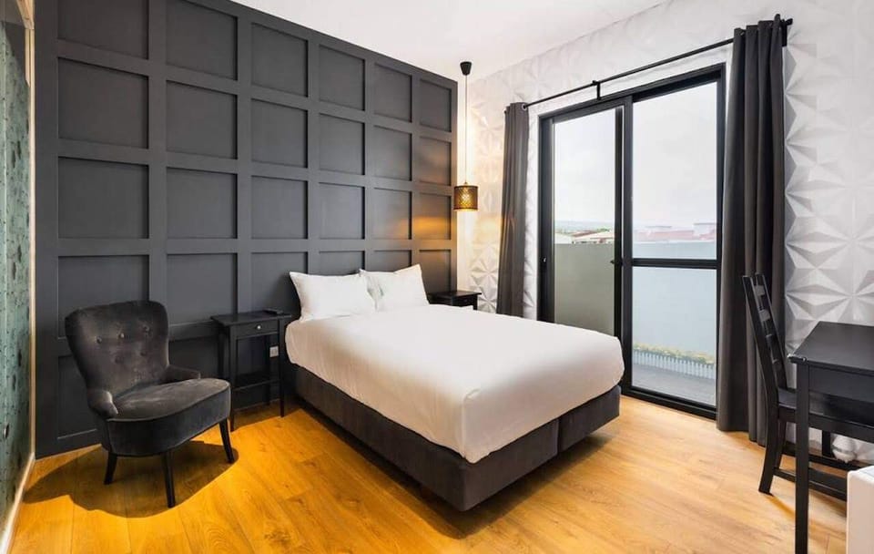 Deluxe Double or Twin Room | Individually decorated, individually furnished, desk, laptop workspace
