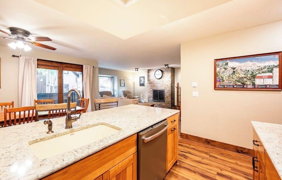 Condo, Multiple Beds, Pool Access, City View | Interior