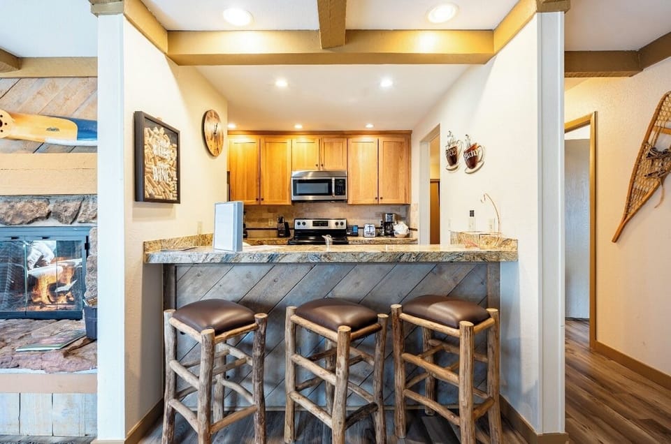 Condo, Multiple Beds, Pool Access, Mountain View | Private kitchen | Fridge, microwave, oven, stovetop